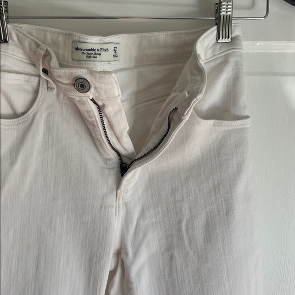 Abercrombie & Fitch White Jeans. “The Super Skinny High Rise”. SZ 27/4R - Picture 4 of 11